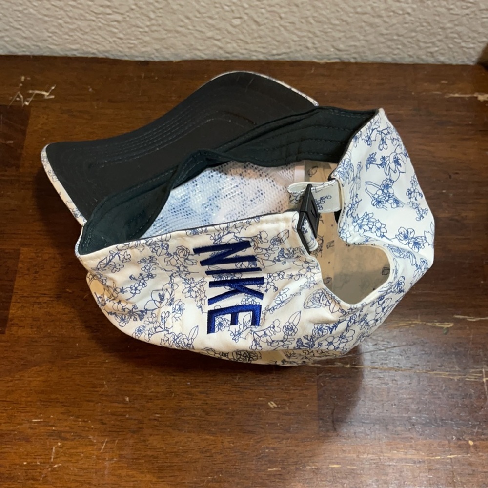 Nike hat - Picture 2 of 2